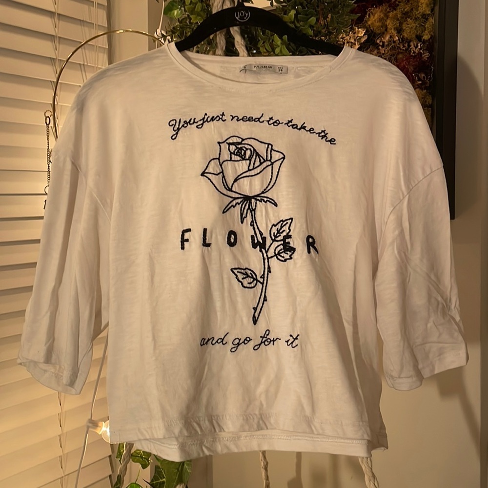 White T-Shirt with Black Design PULL&BEAR